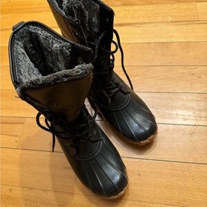 Tundra Black Winter Boots with Gray Lining